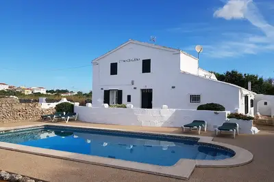 Image de Maison de campagne avec piscine idéale pour les familles près de Mahón