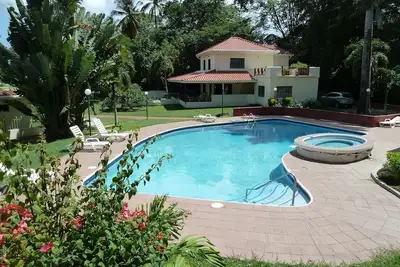 Image de Villa Mahogany - Villa de luxe située dans de beaux jardins tropicaux