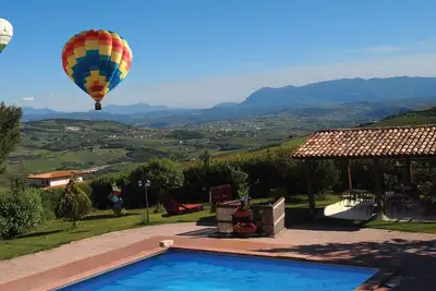 Image de Campagne de Charme Villa avec piscine et vue imprenable!