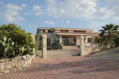 Image de Amaras, 1er étage climatisé appartenant à une charmante villa méditerranéenne