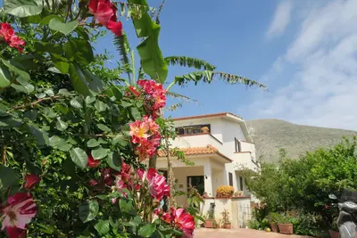 Image de Il Roseto di Betty, appartement avec jardin dans villa deux élévations