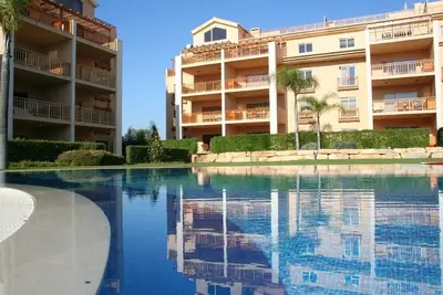 Image de Luxury 2 bed 2 bathroom apartment, Stunning Gardens, Near Beach