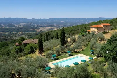 Ferme avec appartements, piscine, terrasse, jardin, vue imprenable