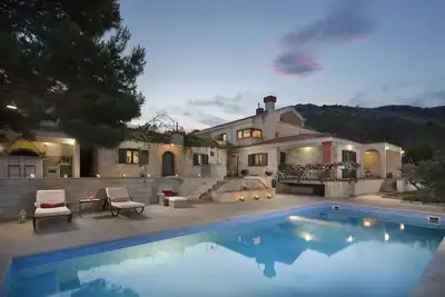 Image de Five Star Villa de luxe avec piscine privée, vue sur la mer et Olive Garden près de Split