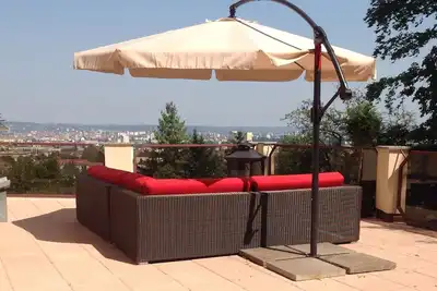 Image de Villa avec jardin, vue fantastique et la paix et la situation calme