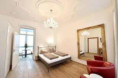 Image de Centre paisible de la vieille ville, encore