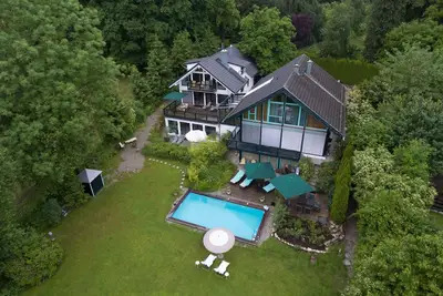 Espace barbecue, balcon, vue sur le lac, sommiers à ressorts, cuisine de haute qualité