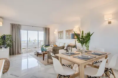 Image de Appartement rénové avec vue mer proche de la plage, des restaurants et des commerces