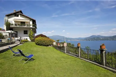 Image de Appartement confortable de 3 pièces avec un beau jardin et une vue fantastique sur le lac