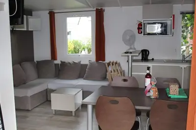 Image de Mobil Home 4 Ch 8à10 Pers /Clim - Ll-Lv - terrasse/ Camping les Charmettes****