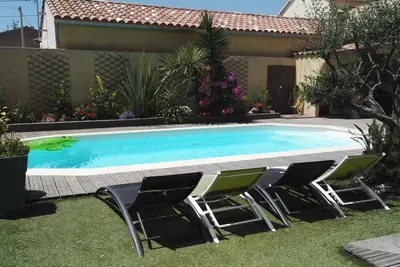 Image de Var - Villa spacieuse au calme avec piscine, plage et commerces Ă pied!