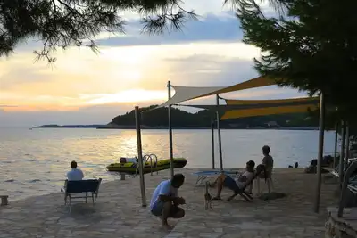 Image de Appartement supérieur pour 4-5, sud. Emplacement, directement sur la mer, quai de bateau, vélo frappé!