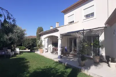 Image de Villa avec piscine 160 m2 sur 1000 m2 de jardin paysagé,