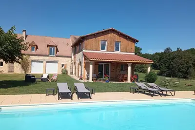 Image de Newly rebuilt family home (July 2010) on 2 ha of land.