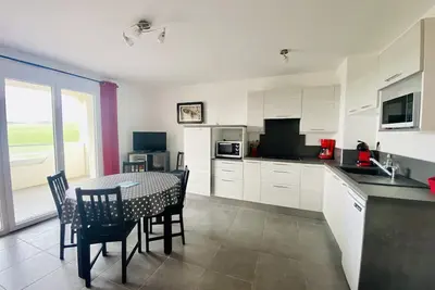 Bel Appartement dans résidence en front de mer (018)