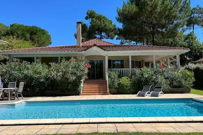 Image de Villa de standing 4 chambres avec piscine privée sur le golf