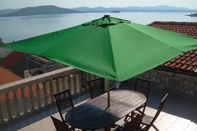 Image de Maison dalmate à 30 mètres de la plage sur l'île de Murter, parc des Kornati