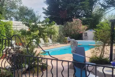 Image de Tres Grande Et Agreable Maison Dans Un Havre De Verdure De 4000 M² Avec Piscine