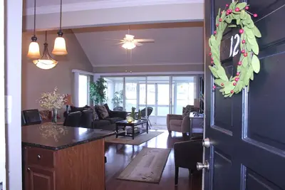 Image de Superbe villa de golf dans le domaine d'Errol surplombant un champ vert ouvert