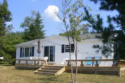 Image de \"Kozy Nook\" sur le côté Sunset de Big Glen Lake