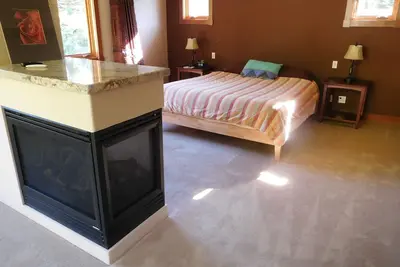 Image de 2 Br Master wing dans un refuge de Soquel