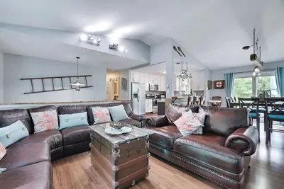 Image de Cherry Lane Sanctuary, retraite rustique sur 6 acres avec sauna / bain à remous / piscine / golf