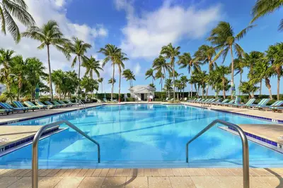 Image de Villa de luxe au bord de l'eau (30) avec vue sur le coucher du soleil et glissement de bateau