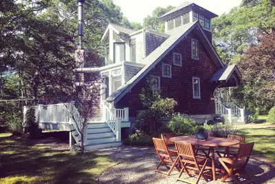 Image de Retraite primée en architecture sur 5 acres privés près de la plage