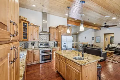 Image de Magnifique chalet sur la côte ouest de Tahoe!