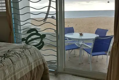 Image de Condo en bord de mer au rez-de-chaussée - Le rêve devient réalité!