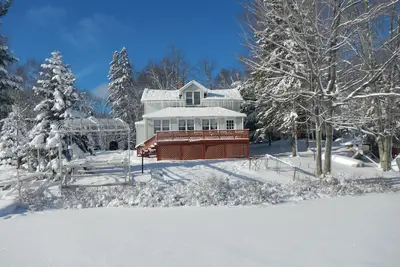 Image de North Woods Lodge sur le lac, retraite tranquille dans la partie principale du lac Greater Bass