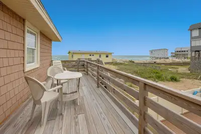 Image de Cottage traditionnel au bord de l'océan - Piscine, bain à remous, passes pour la jetée, à quelques pas de la plage