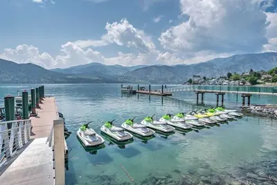 Image de Une vue imprenable, Ă pied de vignobles et du centre-piscine et bain Ă remous-luxe sur le lac Chelan