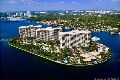 Penthouse exclusif en bord de mer à Coconut Grove avec service de voiturier gratuit