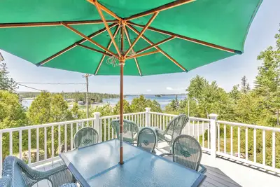 Image de Sunset House: chalet rustique du Maine perché au-dessus du village de pêcheurs avec vue sur le port