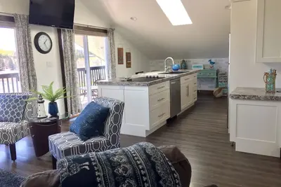 Image de Neuf, suite en bord de mer dans un cadre magnifique proche de plusieurs commodités.