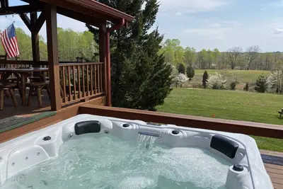 Image de Escapade au Southern Grace Cabin au bord du lac Patoka sur 22 hectares * 5 ÉTOILES-Super Propre *