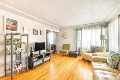 Image de Emplacement Central, Duplex Proche De L'Alberta Art District! !