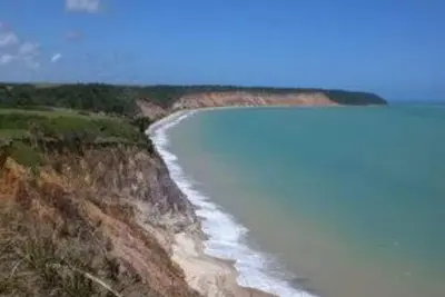Image de Maison sur l'île de Crôa près de la plage de voiture cassée