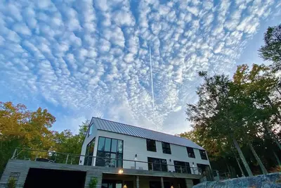 Image de Maison moderne spectaculaire et luxueuse, vue imprenable sur le front de mer