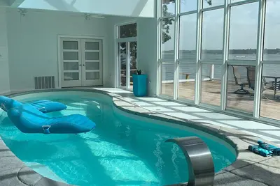 Image de Lakefront regardant Shangrila, piscine intérieure, IPerfect Place to Entertain!