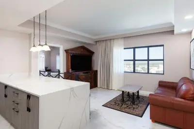 Image de Condo 2 chambres à Highrise À distance de marche d'Universal