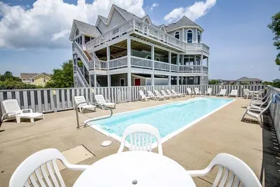Image de Point de vue | 300 m de la plage | Chiens bienvenus, piscine privée, bain à remous