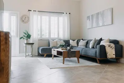 Image de Condo récemment rénové à distance de marche de la plage