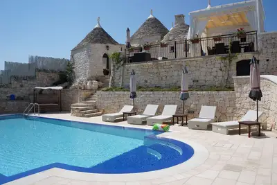 Image de Trullo en pierre antique dans les Pouilles - Italie