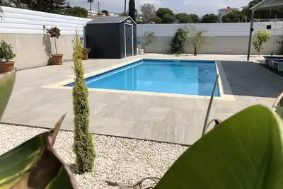 Image de Nouveau! Superbe Bungalow 2 chambres avec piscine privée au coeur de Coral Bay.