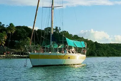 Image de Logez seuls sur un bateau à Sainte-Anne
