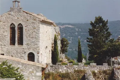 Image de Ancienne Chapelle restaurée du 12° siècle surplombant l'Ardèche.