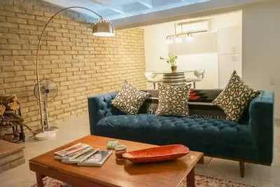 Nouveau! Cv Crash Pad B: 2 lits king-size confortables, Wifi, cuisine complète et laveuse / sécheuse!