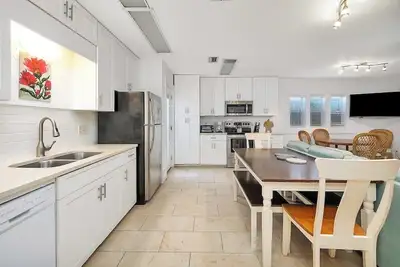 Image de Tarifs spéciaux d'introduction! Retraite village spectaculaire! 2 Br avec balcon!